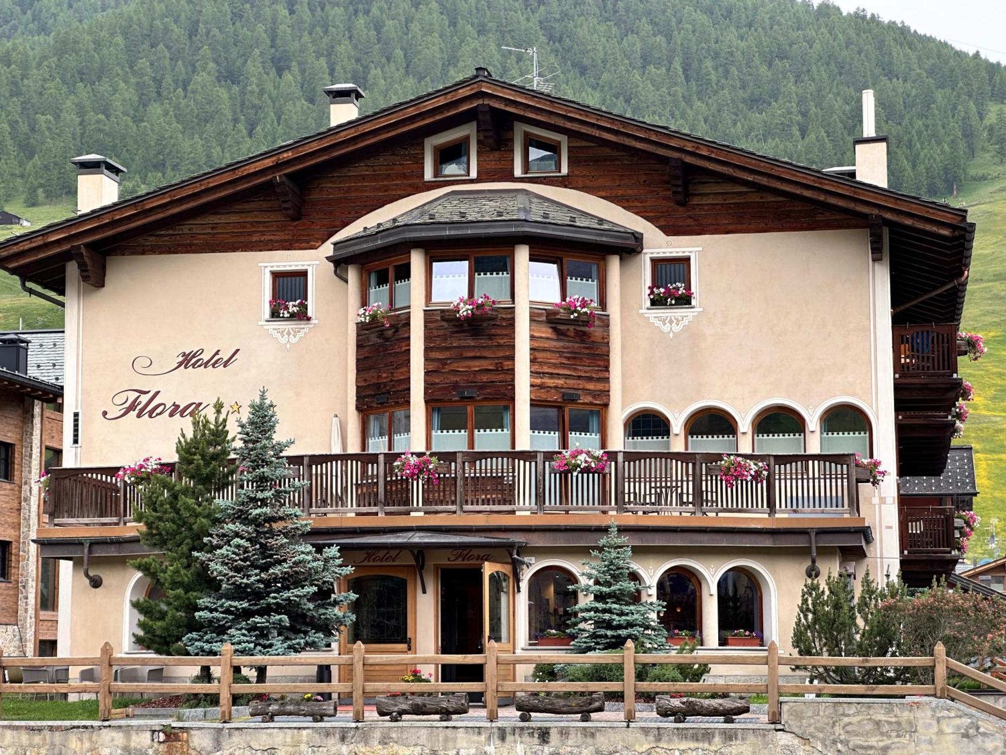 Hotel Flora Livigno Eksteriør billede
